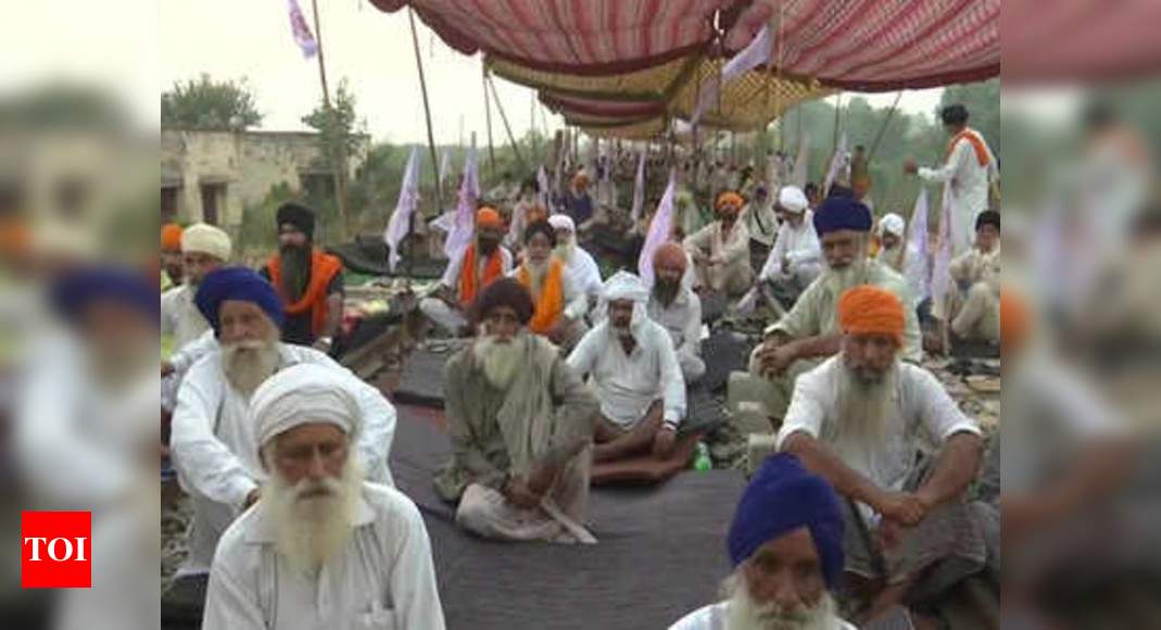 Punjab farmers continue 'rail roko' agitation