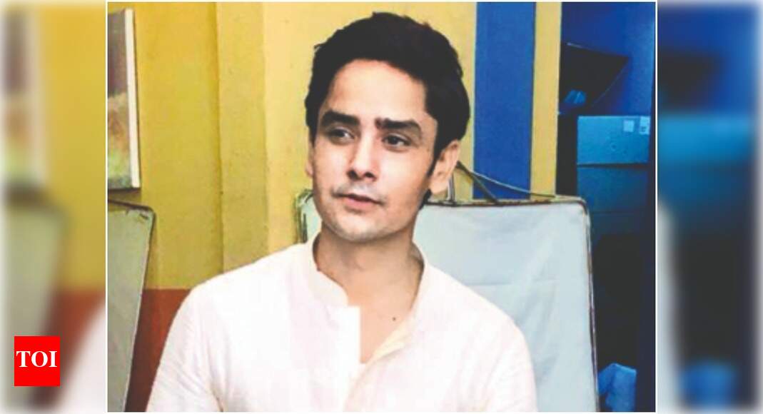 Goons target sanjay choudhary at mira road, actor to file police complaint - times of india