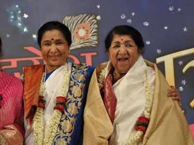 Asha Bhosle pens down a nostalgic birthday wish for her didi Lata Mangeshkar; see PHOTO
