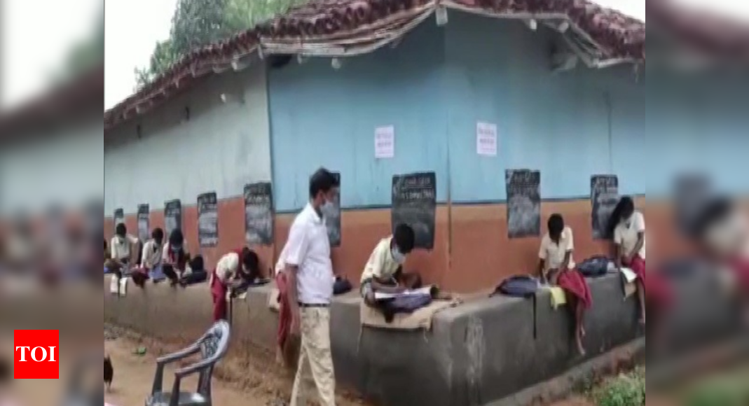 Teachers in J'khand turning village into classroom