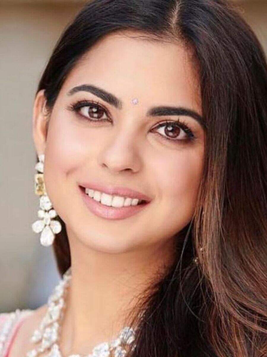 Isha Ambani-approved wedding outfits | Zoom TV