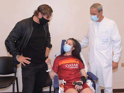 Roma great Totti meets girl who woke up from coma after his message