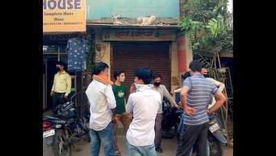 Under cover of mask, five loot Ghaziabad jewellery store