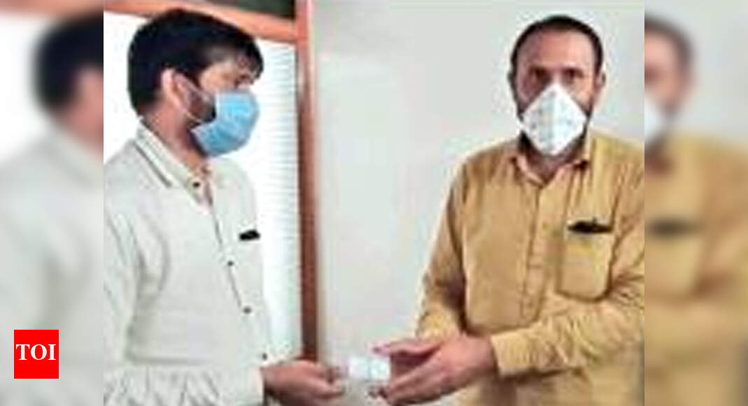 Gujarat: man finds rs 9 lakh diamond packet on road, returns it to owner | surat news - times of india