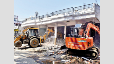 Two houses of Atiq’s aides demolished