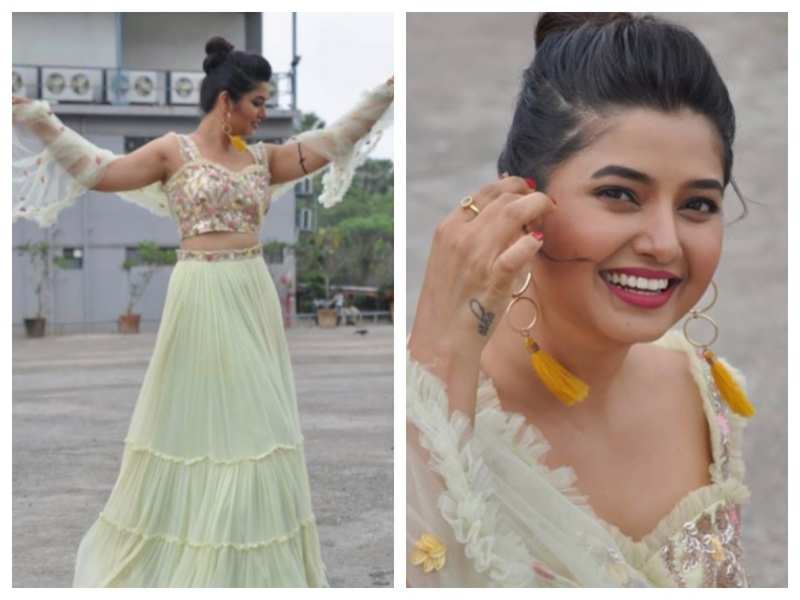 Prajakta Mali looks like a bride in THIS embroidered lehenga | Marathi Movie News - Times of India
