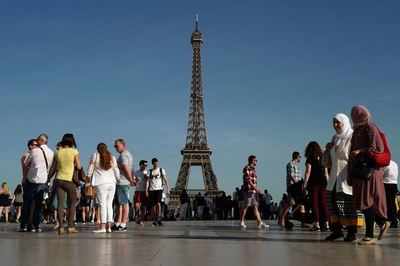 Paris rocked by sonic boom from fighter jet