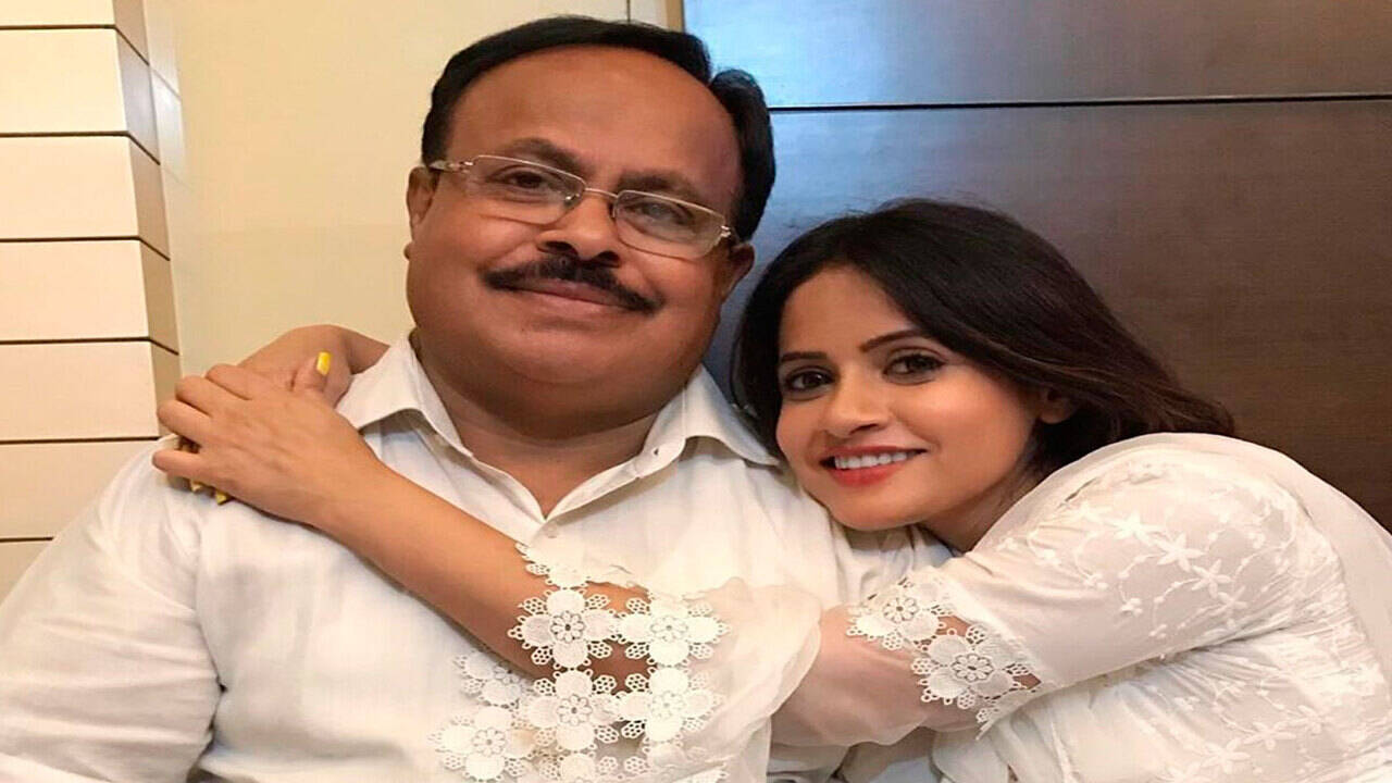 Recalling her father, Miss Pooja shares a throwback video | Punjabi Movie  News - Times of India