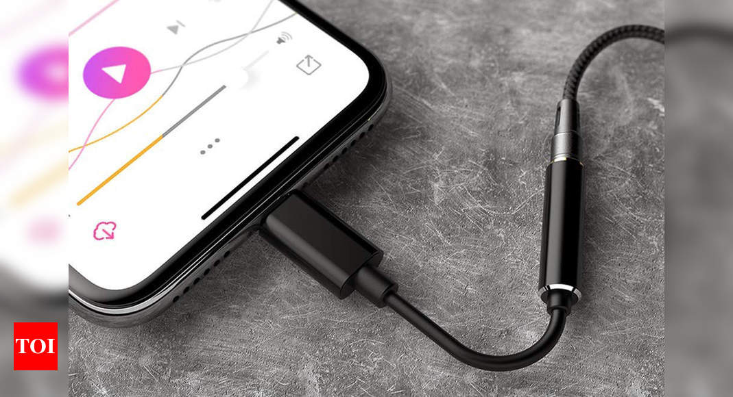 USB-C To Headphone Jacks To Plug Your Headphones Into 3.5mm Audio