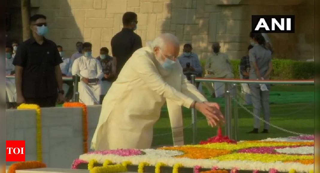 PM Modi pays tribute to Mahatma Gandhi
