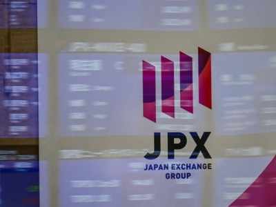 Tokyo Stock Exchange resumes, market opens up after outage debacle