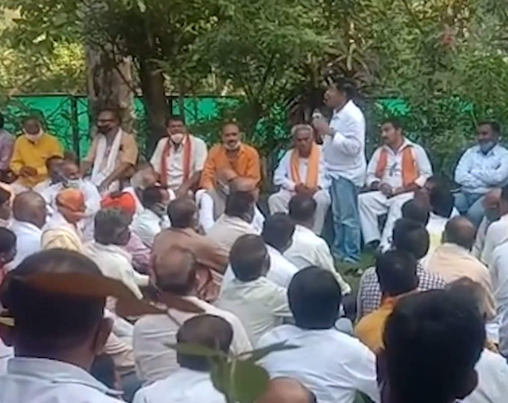 
MP: BJP leader marches to CM's residence, demands ticket
