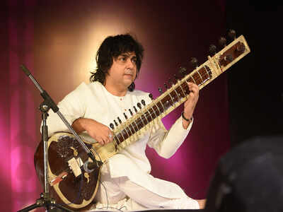 Niladri Kumar recreates the magic of the bhajan 'Raghupati' to pay tribute on Gandhi Jayanti