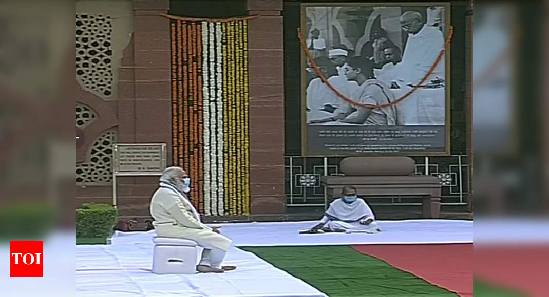 So much to learn from Mahatma Gandhi's life: PM