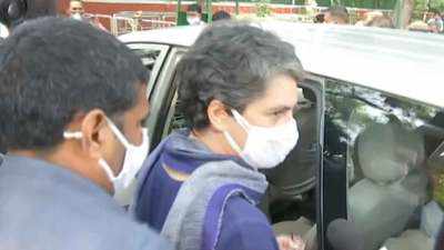 Rahul, Priyanka Gandhi leave for Hathras amid heavy police presence at DND