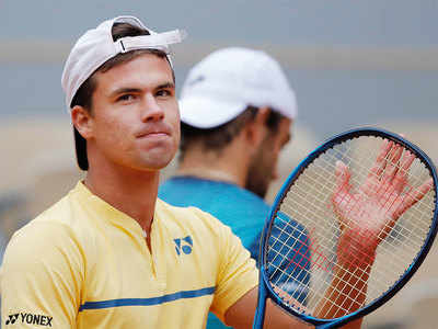 French Open: Qualifier Altmaier just too good for Berrettini