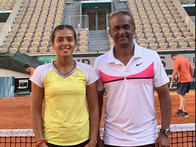 Coach Kadhe puts Ankita Raina's progress in context