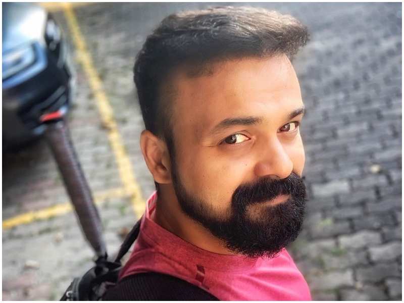 kunchacko boban: Kunchacko Boban sports a new hairdo! | Malayalam Movie