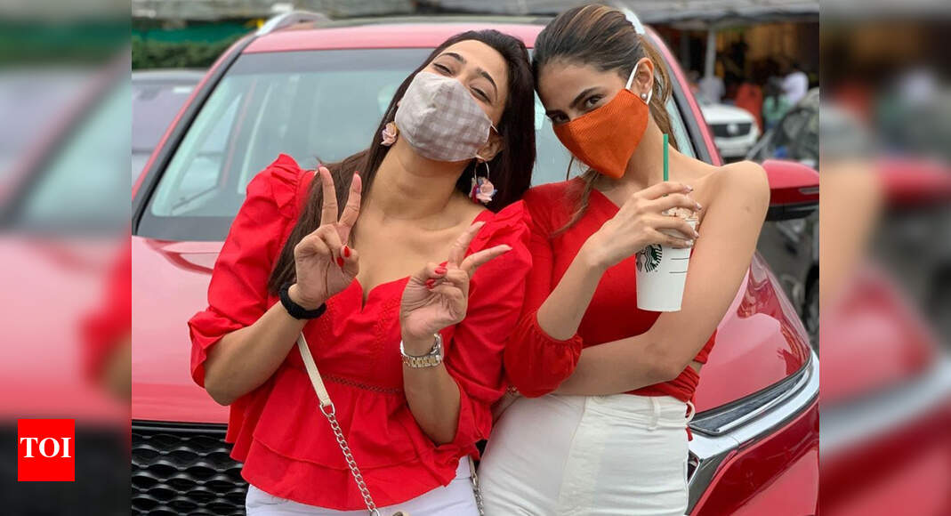 Mere dad ki dulhan actress shweta tiwari twins in hot red attire with daughter palak tiwari - times of india