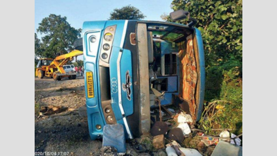 Bus overturns in Dahod; girl killed
