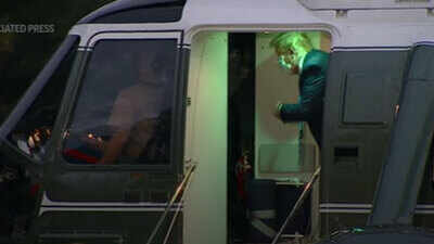 Trump stages dramatic White House return