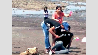 Ankleshwar couple looted at knife-point on Daman beach