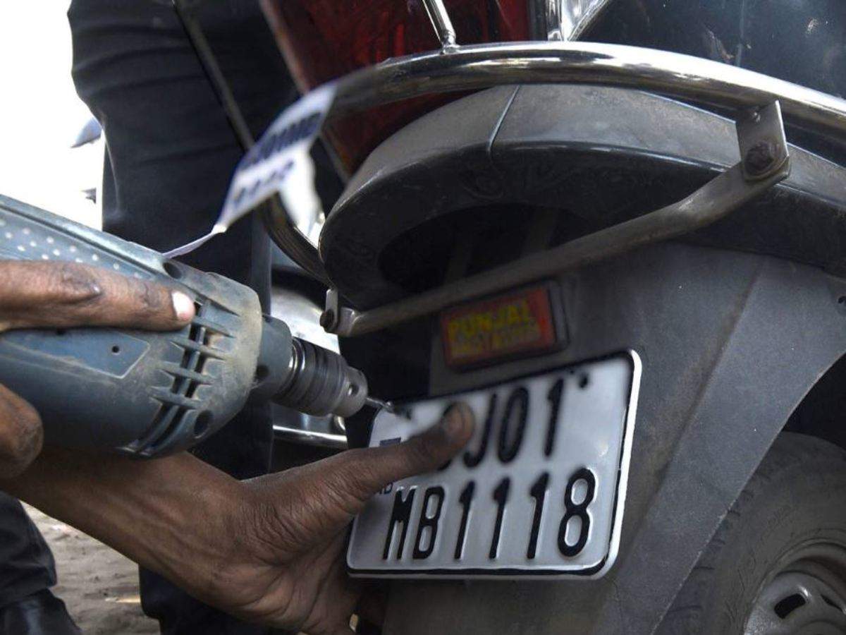 HSRP Number Plate Delhi: No enforcement drive for high security number  plates and colour-coded fuel stickers till further orders | Delhi News -  Times of India