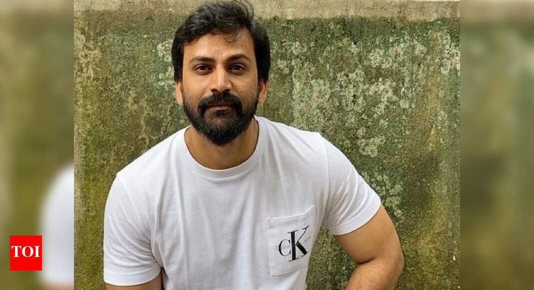 Dhananjaya starrer Badava Rascal to wrap up shooting soon | Kannada ...