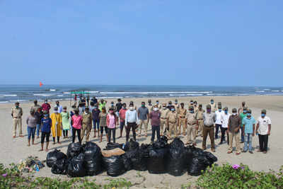 Forest department conducts beach cleanup drive in Morjim