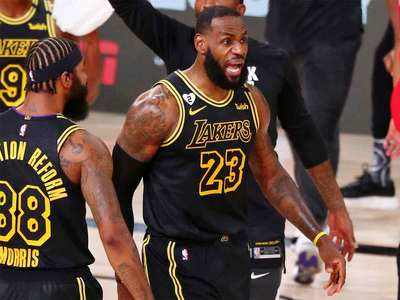 LeBron James & Lakers Honor Kobe Bryant In 'Black Mamba' Uniforms