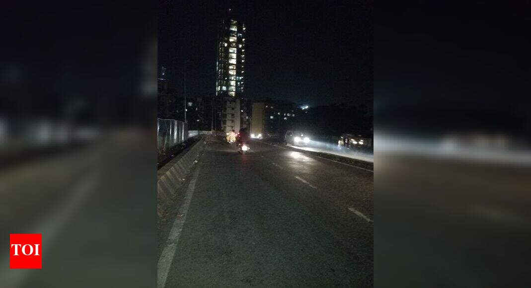 No Street lights on East West Flyover Times of India