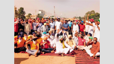 Kharar flyover work stops over Daun passage protest
