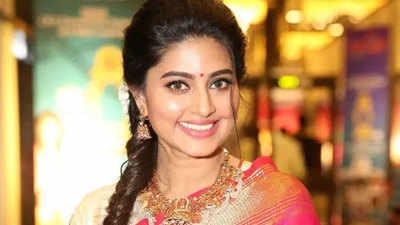 Actress Sneha turns a year older, hubby Prasanna wishes her