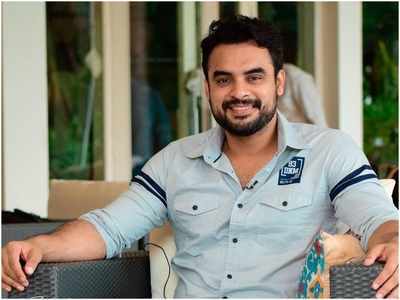 Tovino Thomas gets discharged from the hospital; Izza and Tahaan give a heartwarming welcome