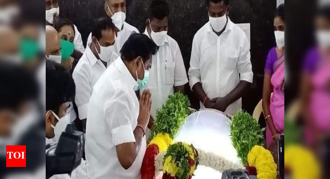 Tamil Nadu chief minister Edappadi K Palaniswami's mother dies aged 93 - Times of India