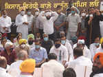 Arvind Kejriwal joins protest against farm laws