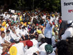 Arvind Kejriwal joins protest against farm laws