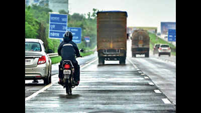 Rule violations on Pune-Mumbai expressway rise as traffic volume increases