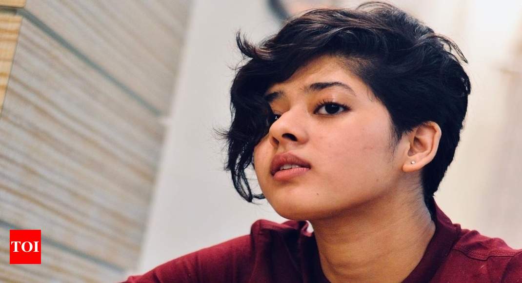 Actress Ditipriya Roy looks trendy in her new hairstyle - Times of India