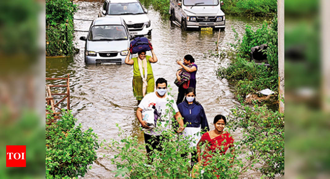 hyderabad-deluge-low-lying-areas-still-under-water-locals-cry-for