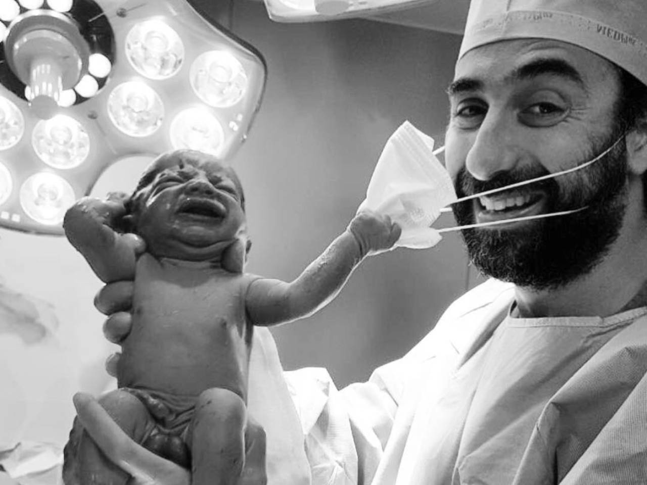 Going viral: Newborn baby takes off doctor's mask, gives internet