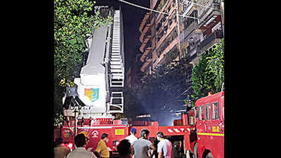 Fire traps families in central Kolkata high-rise; teen jumps off