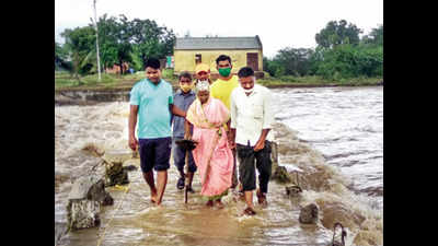 Heavy rain floods even dry areas in western Maharashtra this year