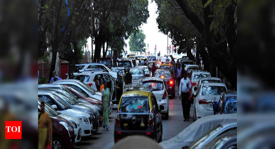 Mumbai traffic cops crack down on illegal parking | Mumbai News - Times ...