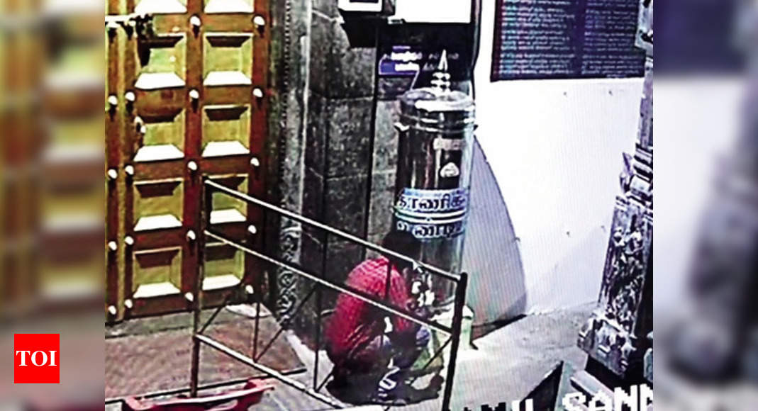 At TN temple, thief prays, loots and leaves