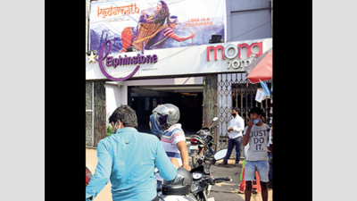 Poor footfall as cinema halls reopen in Patna