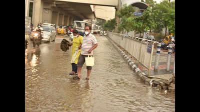 Heavy rain makes rescue efforts difficult in Hyderabad
