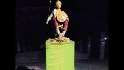 Two groups clash over Rayanna statue in Karnataka's Gadag taluk