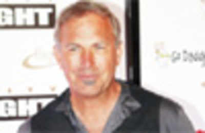 Kevin Costner to play Superman's dad