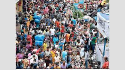 Kolkata: Crowd surge at shopping hubs on last pre-Puja Sunday, but biz down by 50%